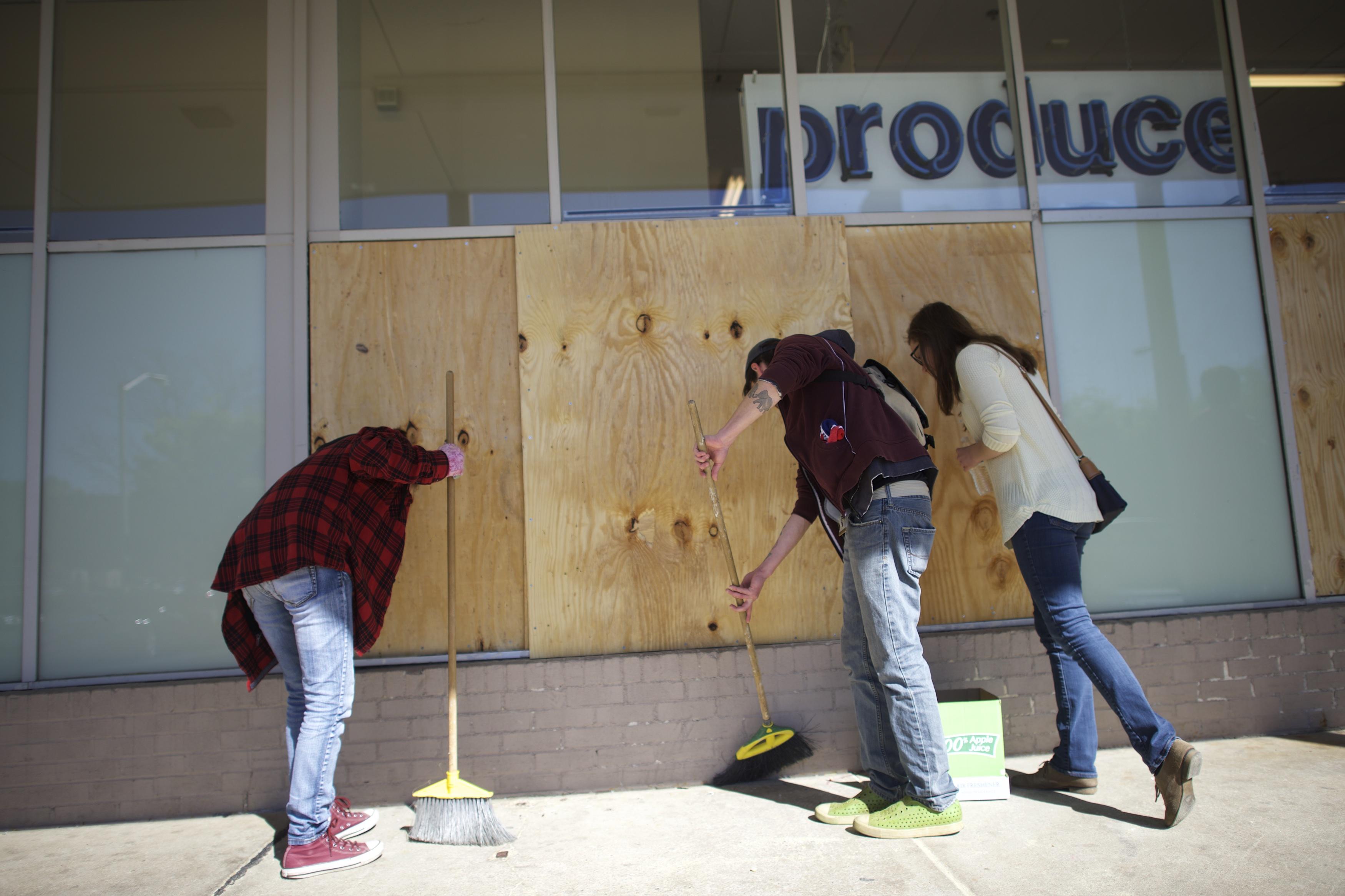 People Cleaning Up Baltimore After Riots
