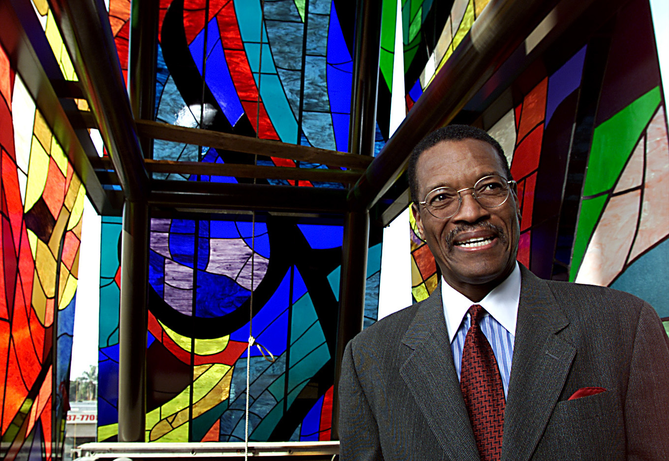 023574.ME.0125.blake3.rm Photo shows Bishop Charles Blake in thelobby of the new West Angeles Cathed