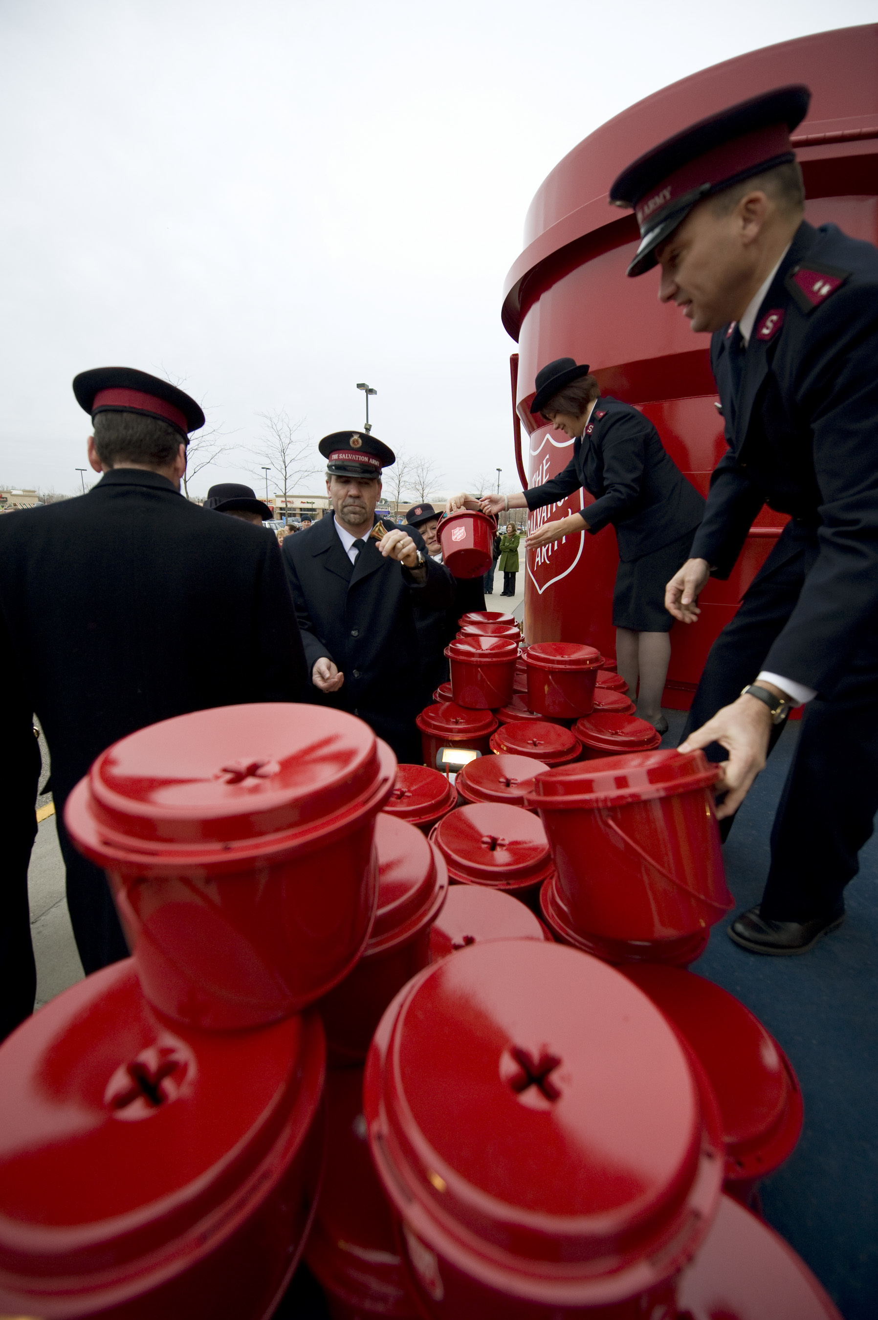 DAVID BREWSTER ‚Ä¢ dbrewster@startribune.com Thursday_11/12/09_St.Anthony ] The Salvation Army handed out the red kettles and hand bells at a kick-off ceremony for its annual holiday fund raiser.